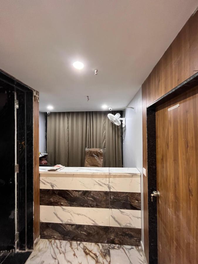 Hotel Krishna Ahmedabad Buitenkant foto