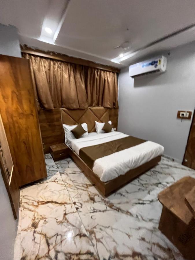 Hotel Krishna Ahmedabad Buitenkant foto