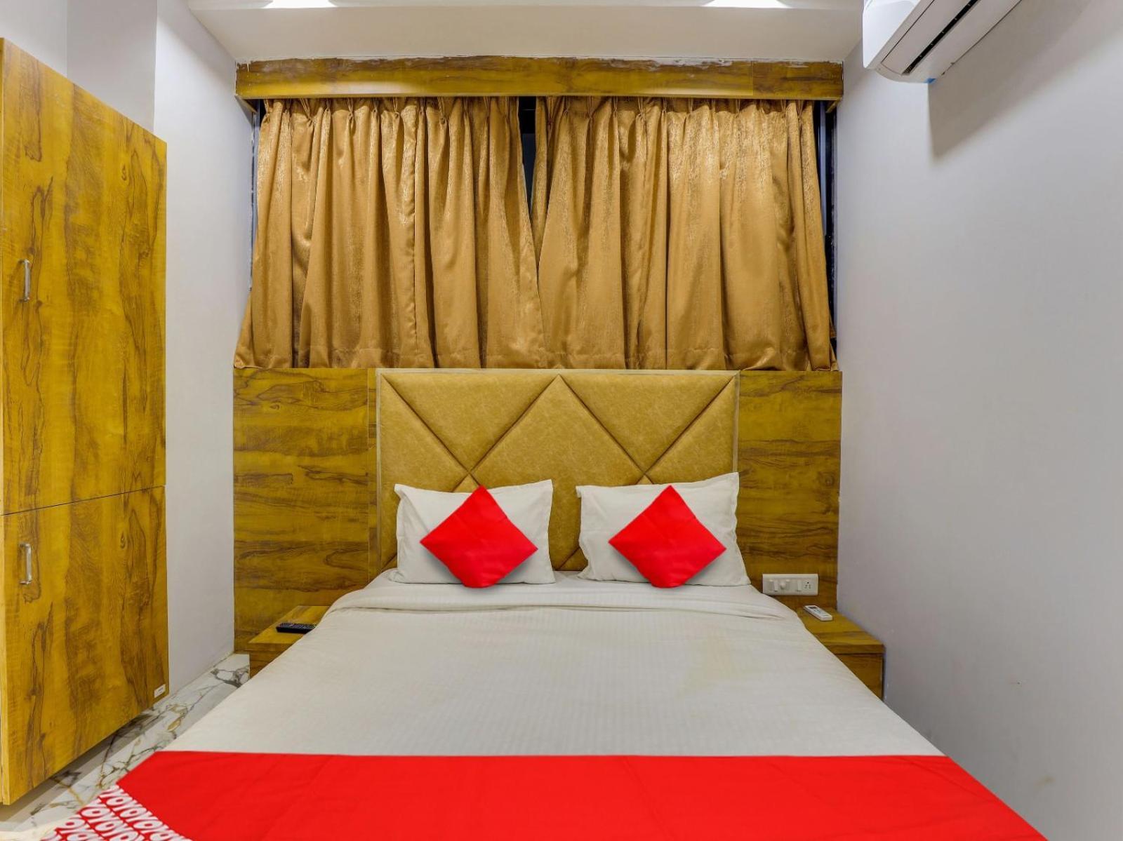 Hotel Krishna Ahmedabad Buitenkant foto