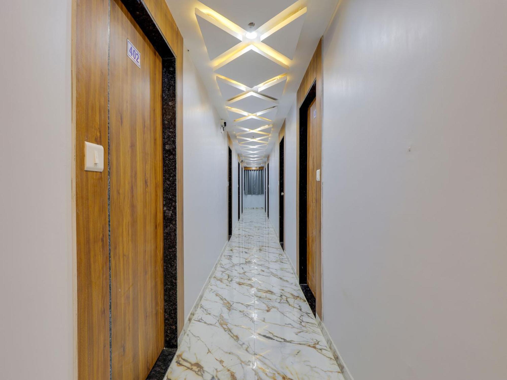 Hotel Krishna Ahmedabad Buitenkant foto