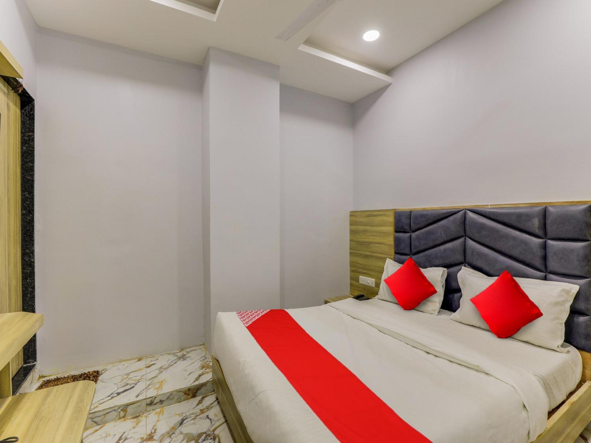 Hotel Krishna Ahmedabad Buitenkant foto