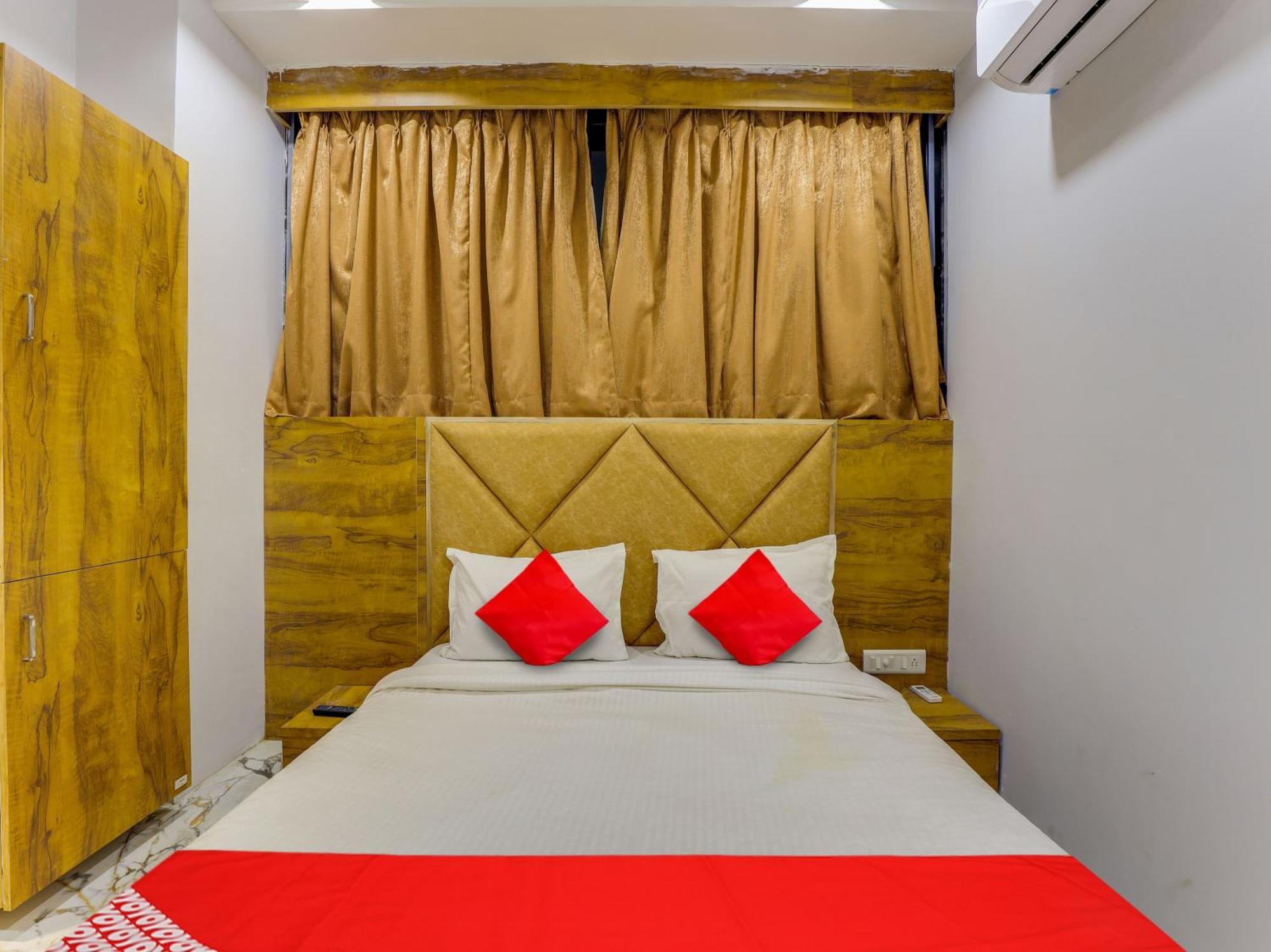Hotel Krishna Ahmedabad Buitenkant foto