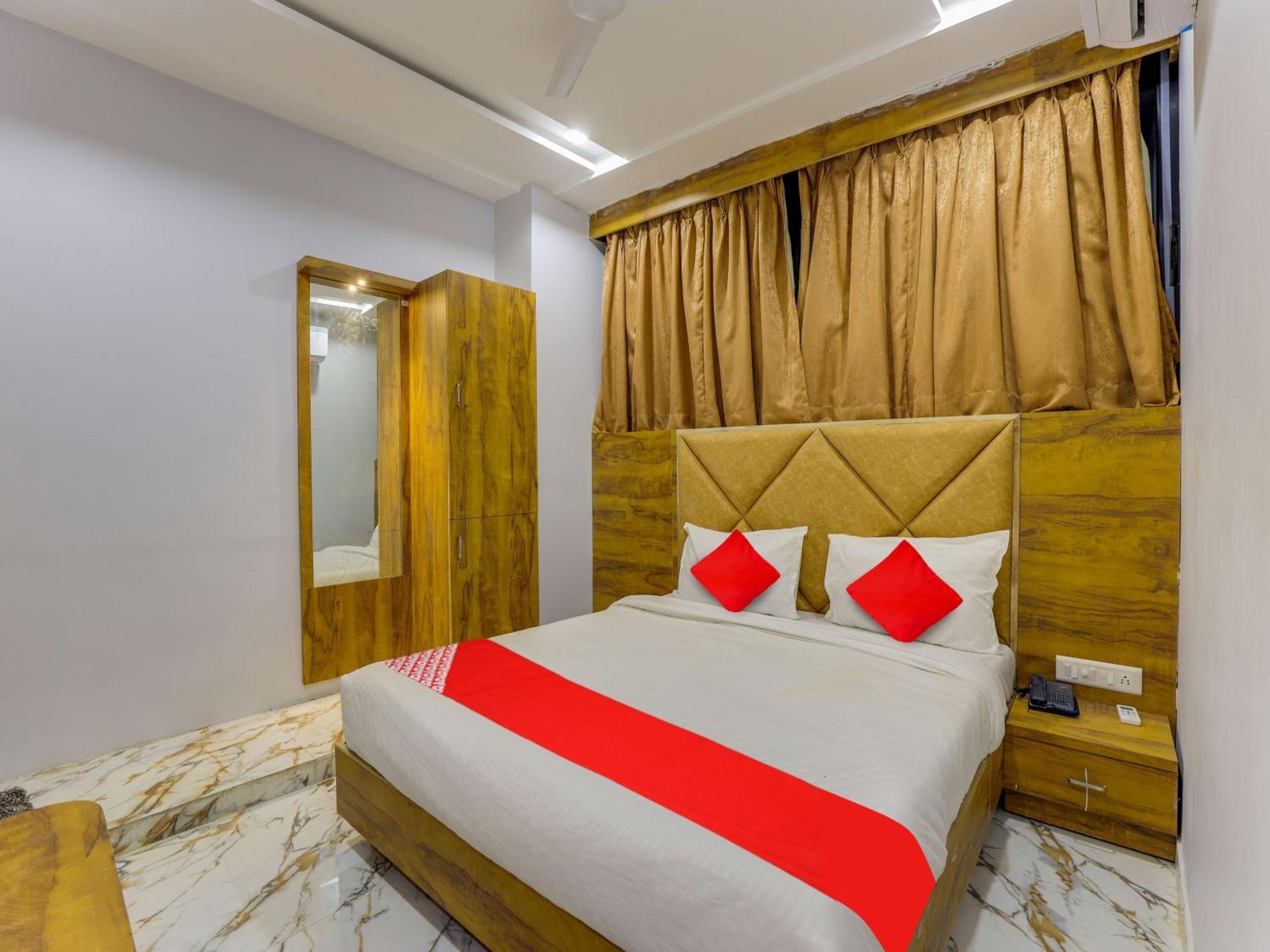 Hotel Krishna Ahmedabad Buitenkant foto