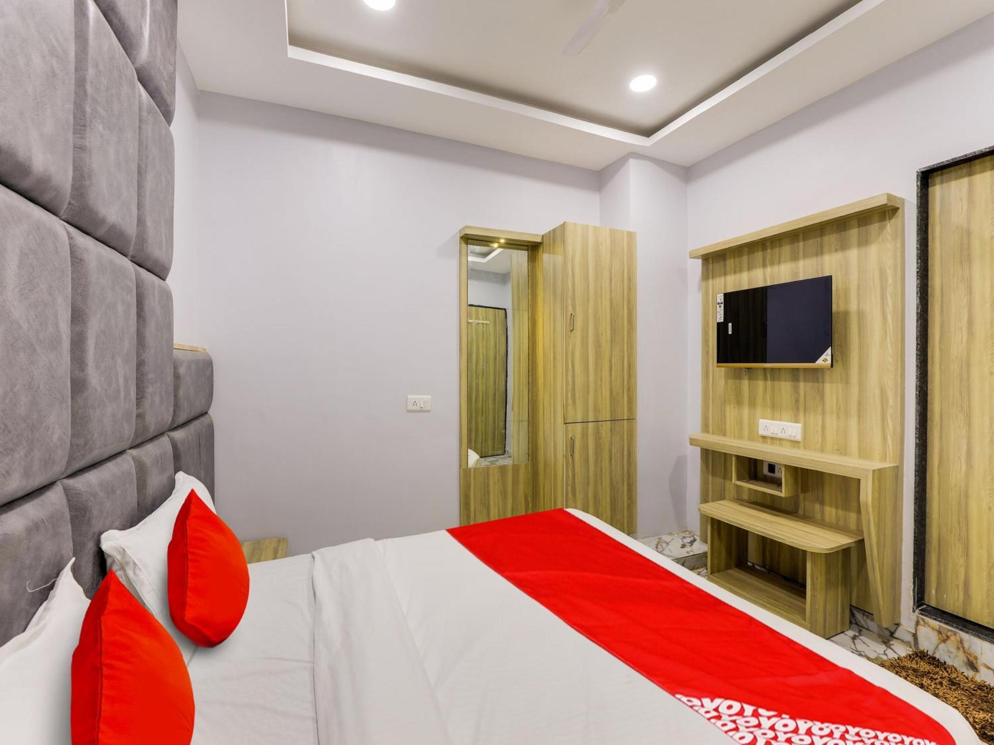 Hotel Krishna Ahmedabad Buitenkant foto