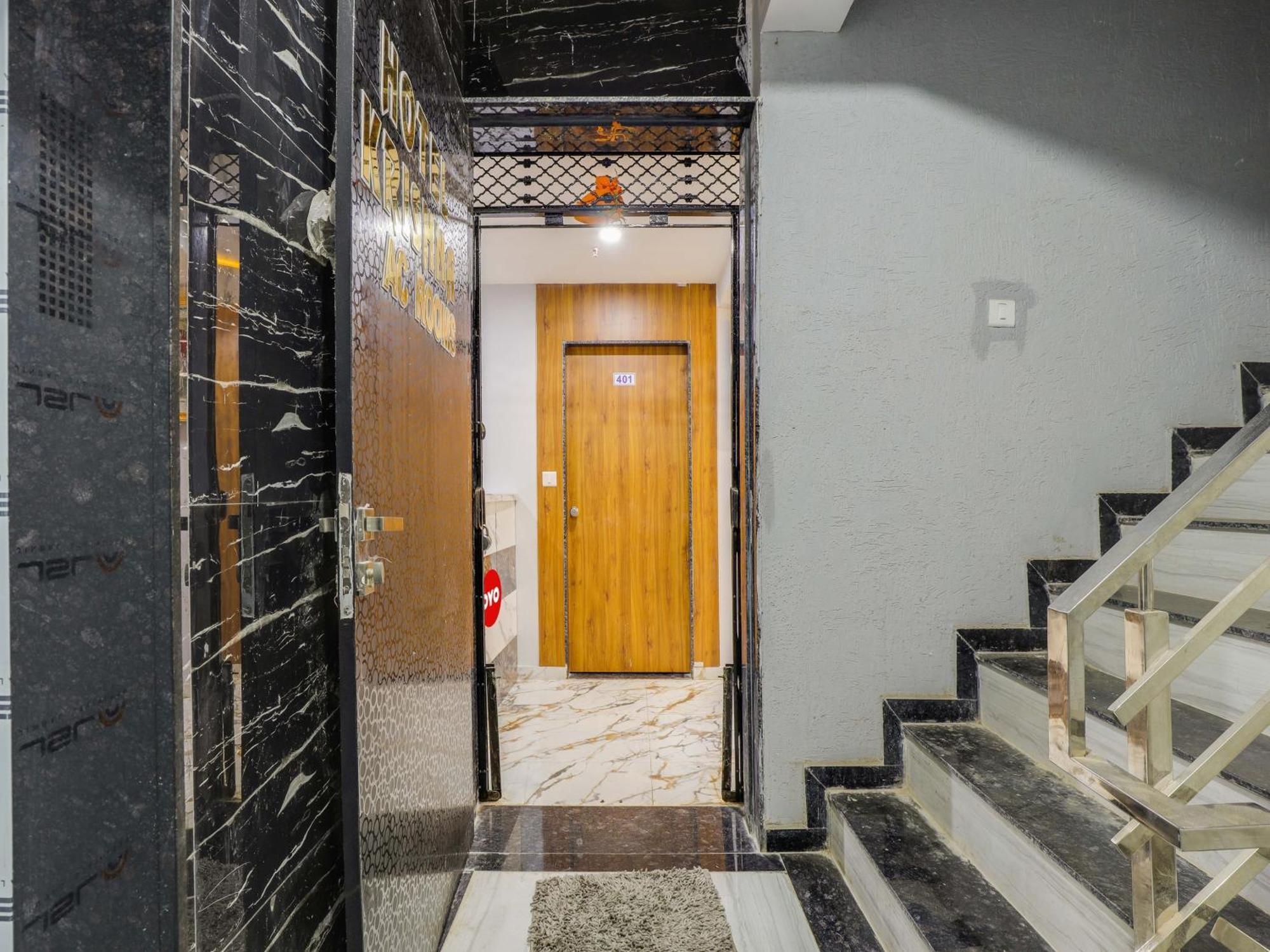 Hotel Krishna Ahmedabad Buitenkant foto