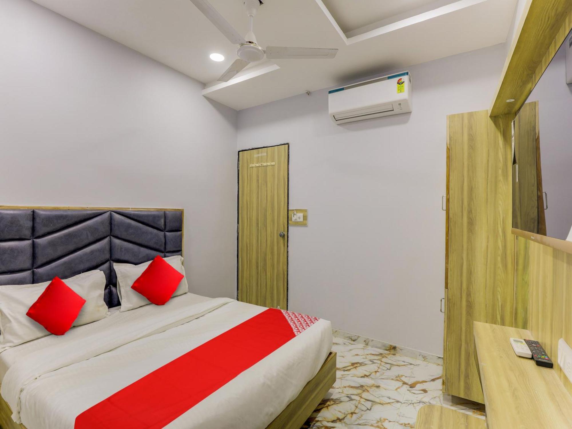 Hotel Krishna Ahmedabad Buitenkant foto