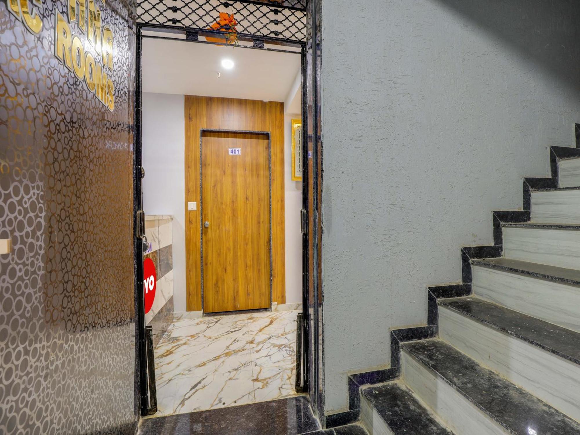 Hotel Krishna Ahmedabad Buitenkant foto